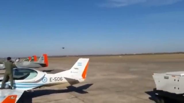 Rasante y tonel de IA-63 Pampa 2016!!!!!