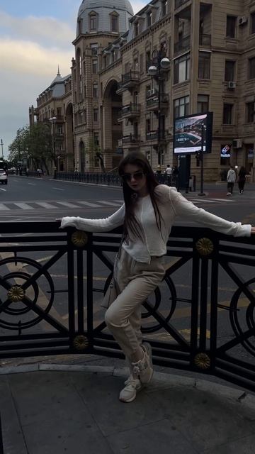 Почувствуй лето в новой коллекции • Брюки изо льна S, M, L34 azn • Блузка вельветовая S, M, L39 azn