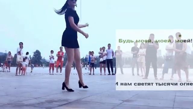 Красавица  Цин-Цин Qingqing танцует шафл под Galibri & Mavik - Федерико Феллини c караоке #青青