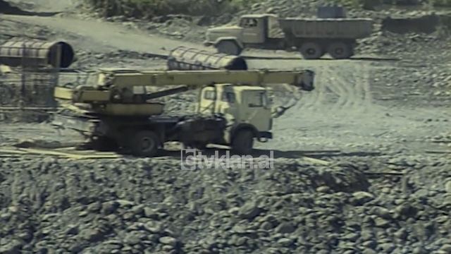 Nisin punimet per uren ne hyrje te Librazhdit (2 Gusht 2000)