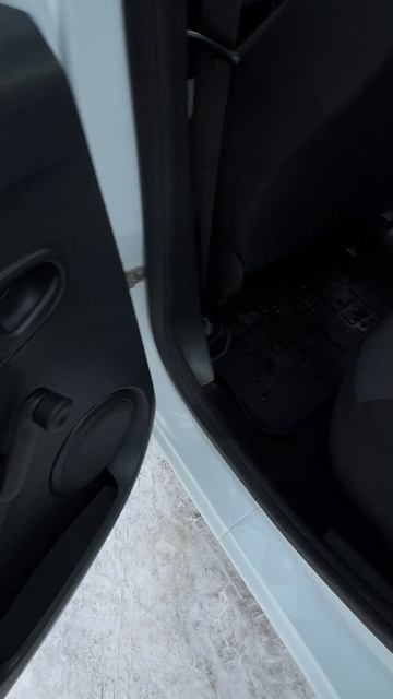 Renault Logan Седан Access 1.6 MT 2017г