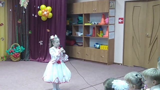 Песня для мамы "Зореньки краше" муз Канищева сл Афлятунова средняя группа исполняет М. Овсянникова