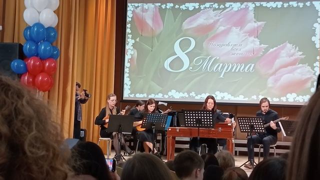 а это играют мои педагоги в группе "Садко"!