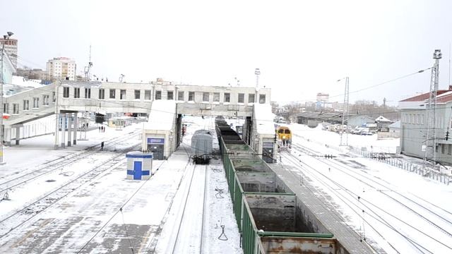 ВЛ80С-1564 с грузовым поездом, станция Киров