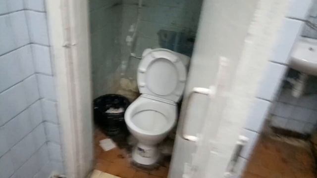 мисия не выполнима, когда куда то привезли работать и сняли месный туалет магазина в  оренду(