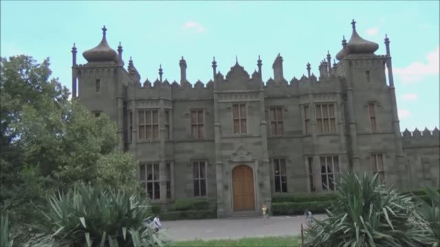 Крым. Воронцовский дворец и Ласточкино гнездо.