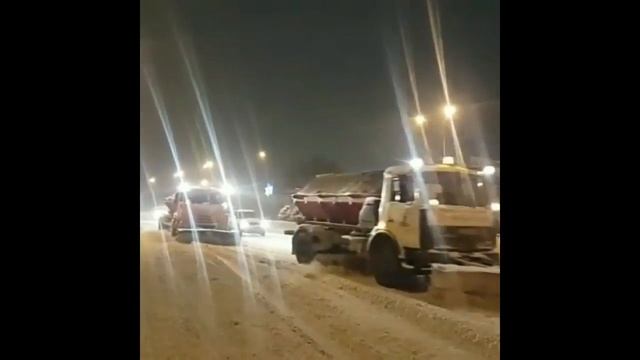 Уборка снега с улиц и тротуаров города Алматы