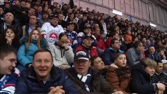 Болельщики Торпедо хором исполняют «Нижегородскую лирическую»