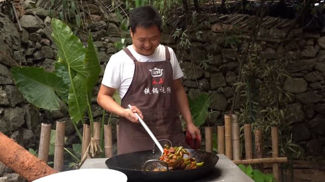 5斤牛肉，二弟做“辣椒燒牛腩”，香辣爽口，三碗米飯不夠吃！ 【鐵鍋視頻】