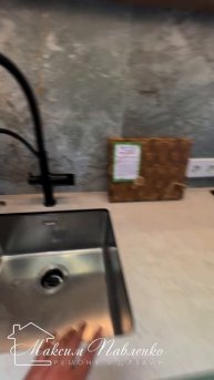 Обзор кухни в доме.