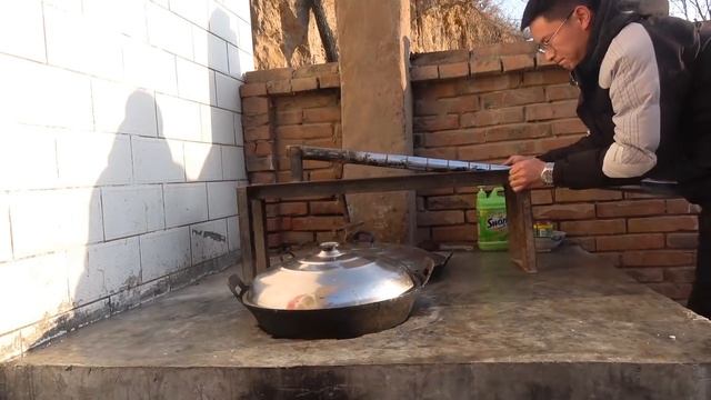 【陕北霞姐】20斤洋芋淀粉，霞姐借来大家伙，农村手工自制“粉条”，再也不用买着吃！