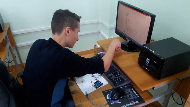 На занятиях по робототехнике