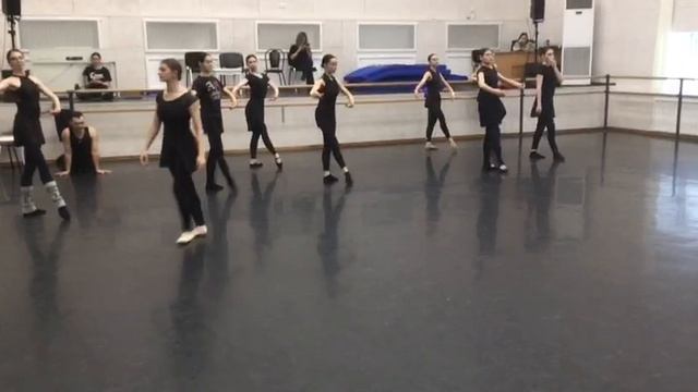 БАТМАН ТАНДЮ НА СЕРЕДИНЕ ЗАЛА