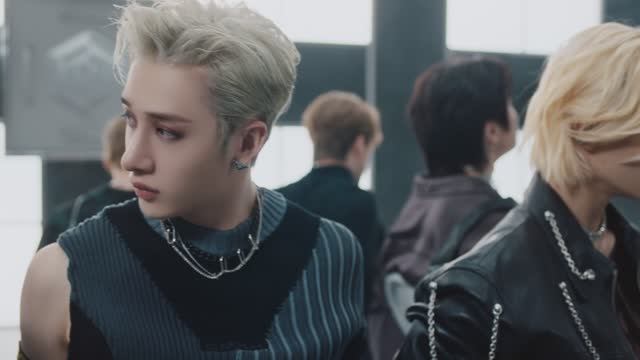 Stray-Kids-거미줄