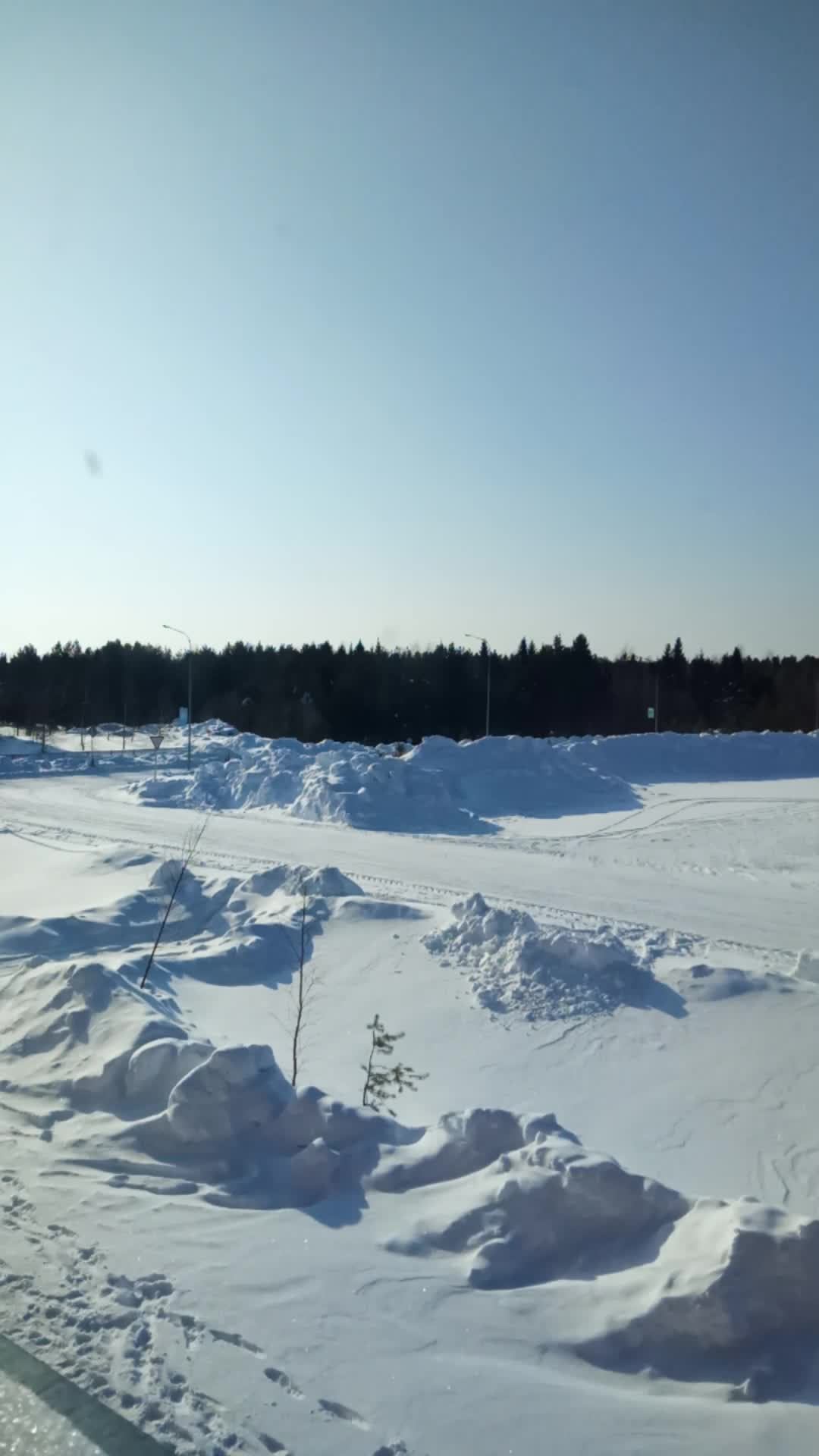 Холодно -17 солнечно ☀️ и немного снега