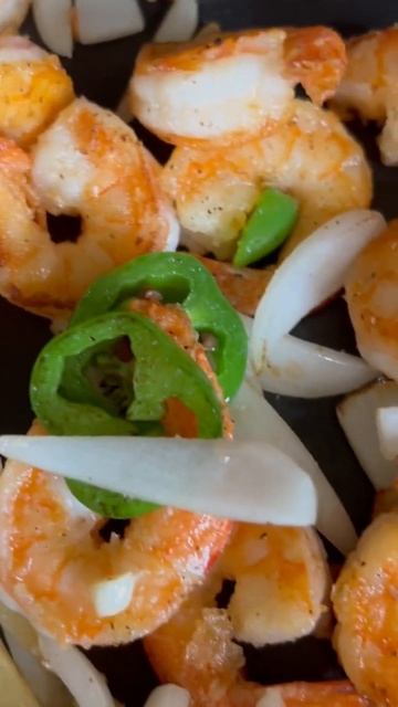 Salt and pepper shrimp 😋 #seafood #shorts #mukbangshow #asmrsounds #asianfood #chinesefood