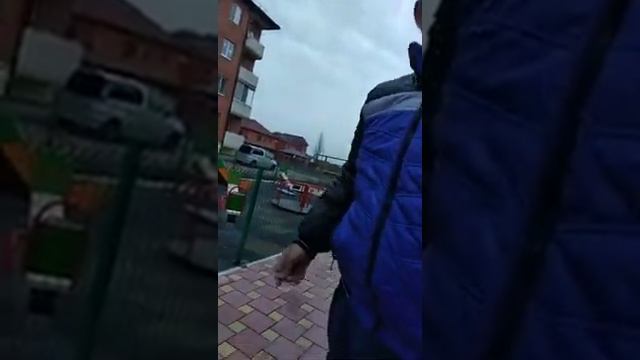 ЯЖЕБАТЯ - ВЫПЕНДРЁЖНИК гонит всех с "его" площадки