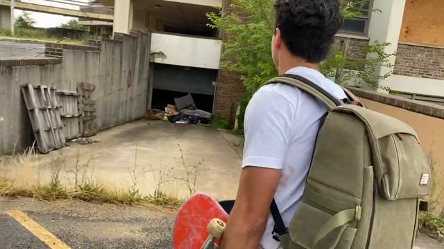 Exploring an ABANDONED School for SKATE SPOTS!