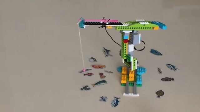 LEGO WeDo 2.0 Single motor crane - Fishing game