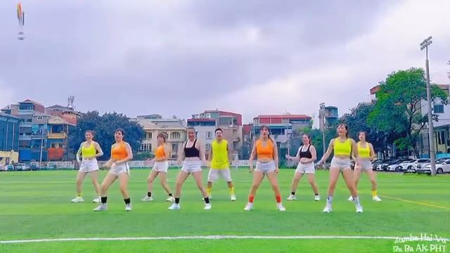 The Cup Of Life / Ricky Martin / Zumba Hai Vu / Team Bà Bà