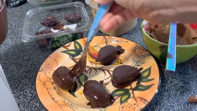 Raw Vegan Snickers Bars in 2 min! 😛😛😛🎅🏼💚♥️