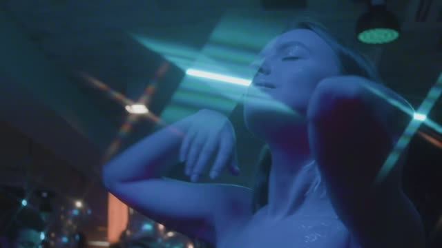 GAЙNANOV - ЛЮБИТЬ МОЖНО ВЕЧНО