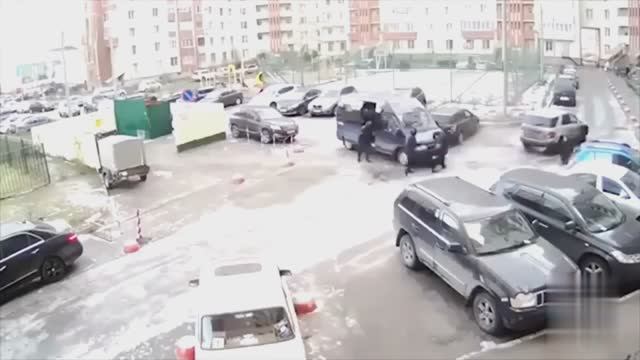 СПЕЦНАЗ РАБОТАЕТ. ЧАРЛИ ЧАПЛИН ОТДЫХАЕТ)