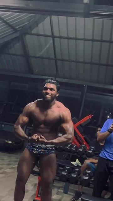 Muscular pose #muscular #gymmotivation #hardwork #champion