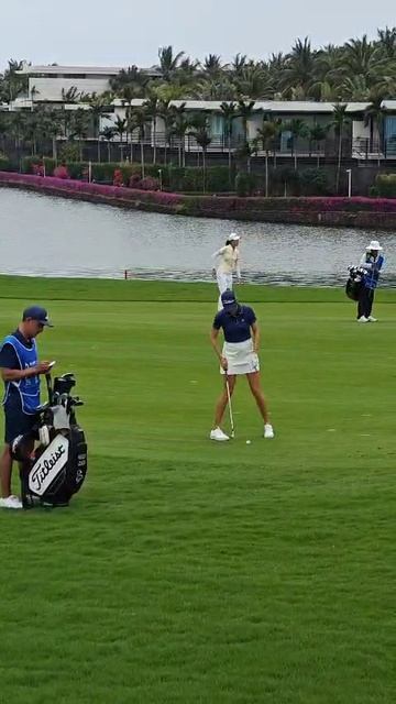 Наталия Гусева на турнире Blue Bay LPGA. Апроуч на 18-й