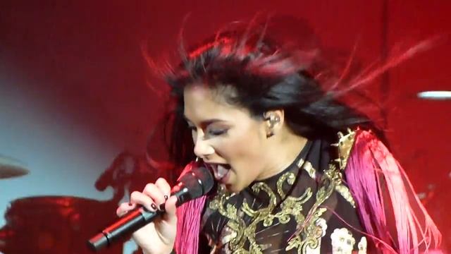 Nicole Scherzinger - 19/02/12 LONDON Hmv Hammersmith Apollo ( I will survive / Hush Hush)