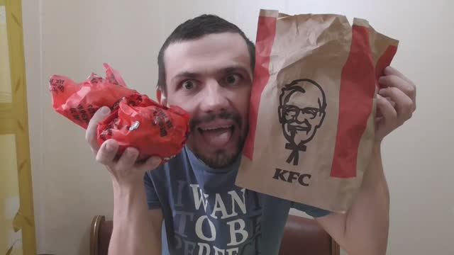 KFC ОБЖОР, 2 ОСТРЫХ ШЕФБУРГЕР ДЕ ЛЮКС, АКЦИЯ KFC 2 ШЕФБУРГЕРА ДЕ ЛЮКС ЗА 144 РУБЛЯ, БЕЗУМНАЯ СРЕДА.