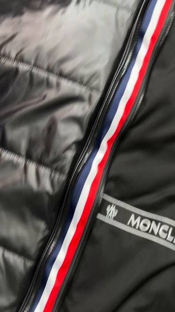 Легкая куртка Moncler Maya