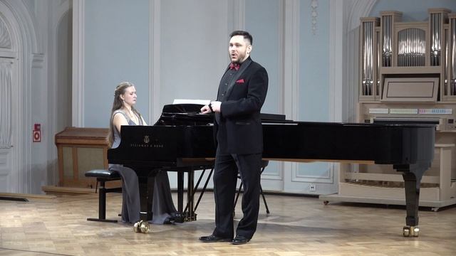 Дж. Верди Песенка Герцога , Г. Свиридов "Ой, снова я сердцем широким бедую" - исп. Петр Мелентьев