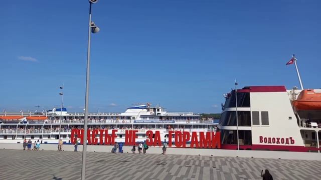 «Козьма Минин» отплывает.