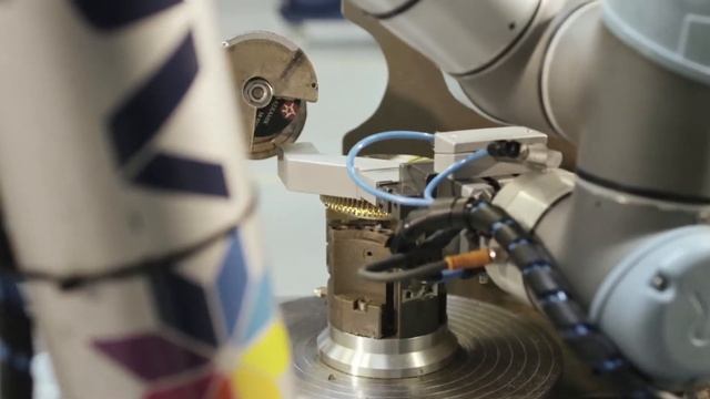 Robot automates machining of gearwheels
