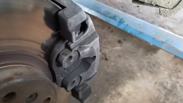 Устранение биения в руль на БМВ Х5. Проточка дисков без снятия с авто.