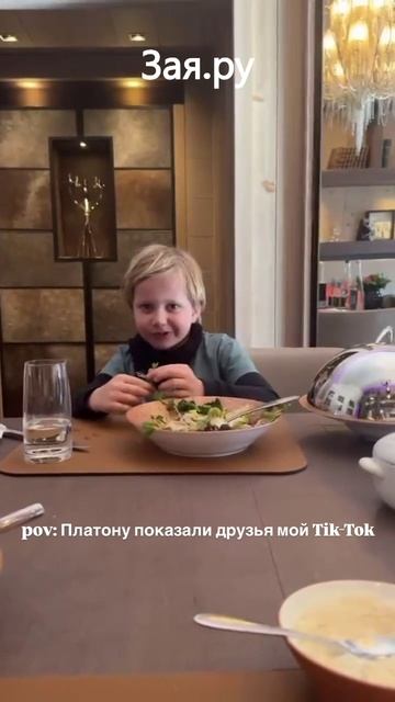 Сын Ксении Собчак не простит ее за непотребные танцы в сети