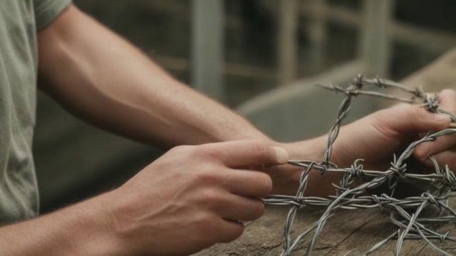 Как возникла колючая проволока и ее роль в исторических событиях