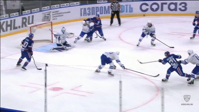 Зыков пробивает Коновалова/Zykov scores from mid-air