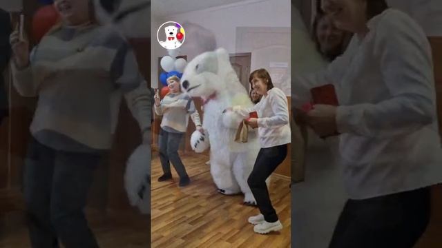 На поздравление с праздником прекрасных дам Усинского техникума  пригласили и белого Мишку УСИНСК.