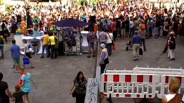 Zumba Flashmob Stuttgart 2012 Schloßplatz 7. Juli