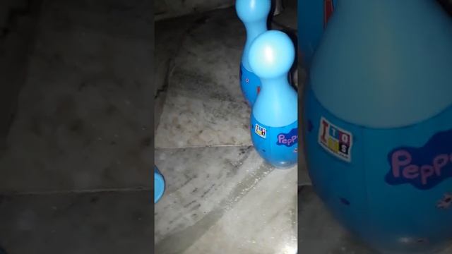 Review of peppa pig bowling set!!