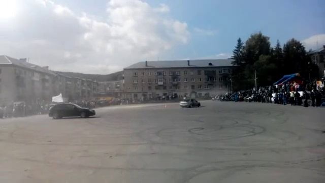 После вручения подарков воспитанникам детского дома  участники автоклуба Субару02 покатали детей.