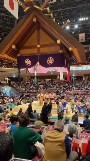 Sumo wrestlers before the battles.  #tokyo # sumo # japan