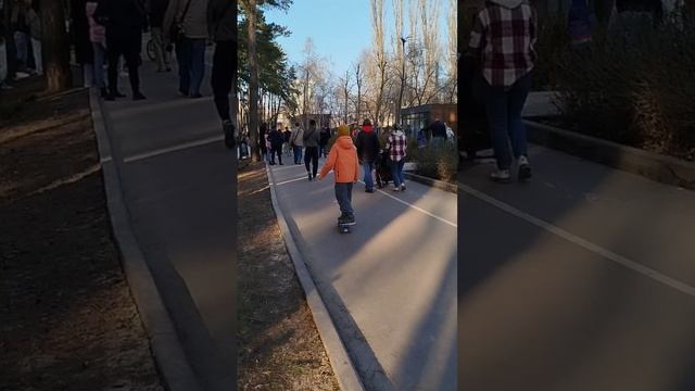 Смарт-парк Дельфин Воронеж сегодня 9 марта 2025 г., парк Дельфин оживает и наполняется людьми весной