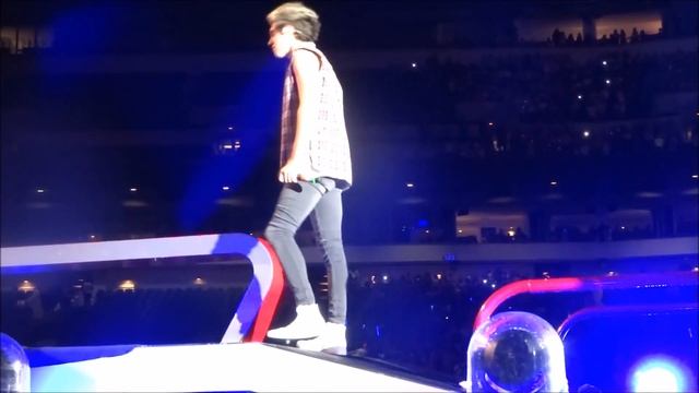Niall Stretching Philadelphia 8 14 14