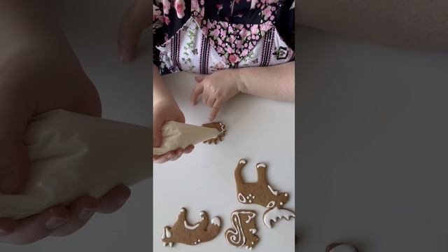 Woodland gingerbread cookies #cookies #cookiedecorating #cookiedecoratingvideos #gingerbreadanimals