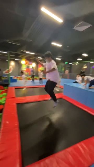Jumping trampoline
