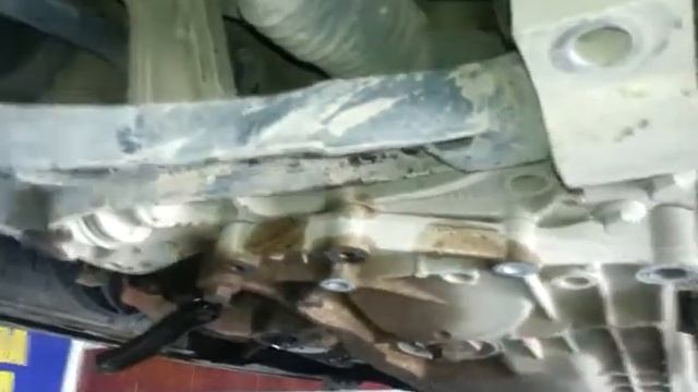 Замена втулок стабилизатора на Skoda Octavia, Passat B5 B6.