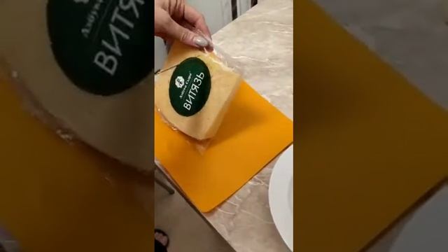 Ужин на каждый день . Жареное мясо , кабачки и салатик